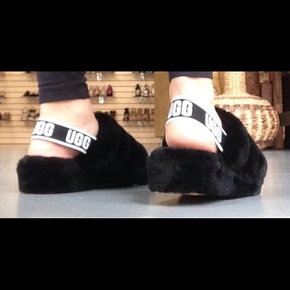 Black ugg slippers - Picture 2 of 6